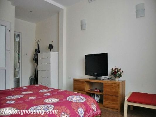 The 3 bedroom house with 950 USD/month is located on Dang Thai Mai street, Tay Ho district, Hanoi 8