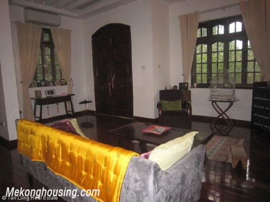 The 3 storey house with 4 bedrooms is for hire on Au Co street, Tay Ho district, Hanoi 6