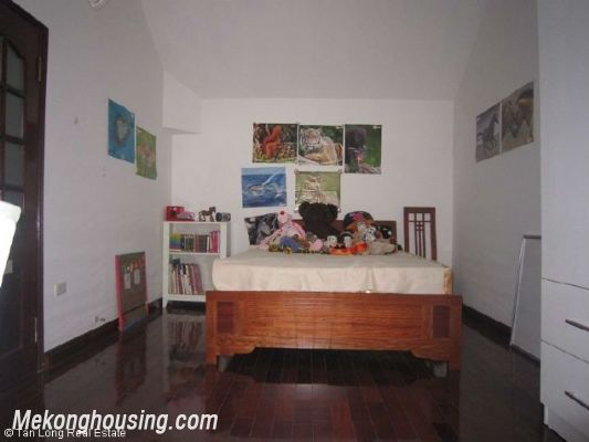 The 3 storey house with 4 bedrooms is for hire on Au Co street, Tay Ho district, Hanoi 10