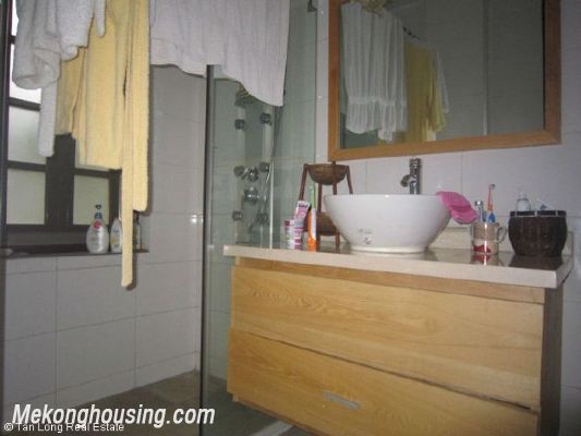The 3 storey house with 4 bedrooms is for hire on Au Co street, Tay Ho district, Hanoi 13