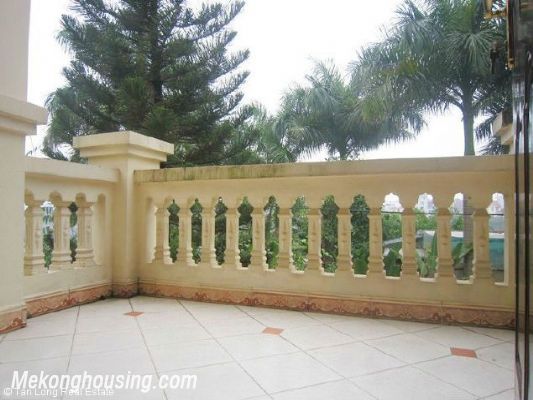 The 3 storey house with 4 bedrooms is for hire on Au Co street, Tay Ho district, Hanoi 17