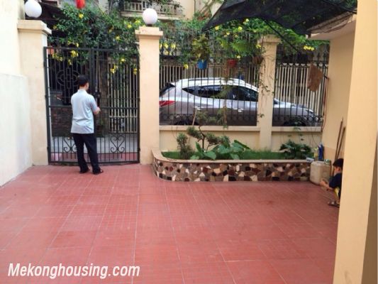 The cheap house with small garden is located on Lac Long Quan street, Tay Ho district, Hanoi 8