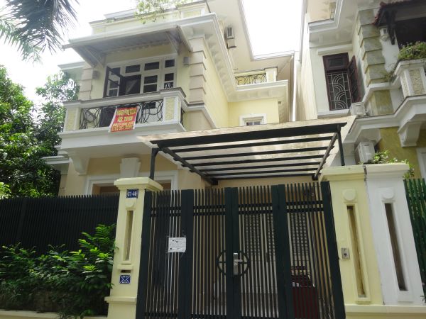 The villa with a total living area of 285 sqm is for rent in the lot C of Ciputra