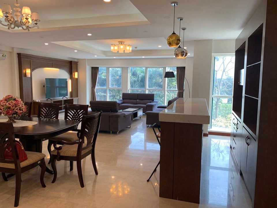 This rental apartment is located on middle floor of L1 tower Ciputra Hanoi, total living area is 267 sqm 4
