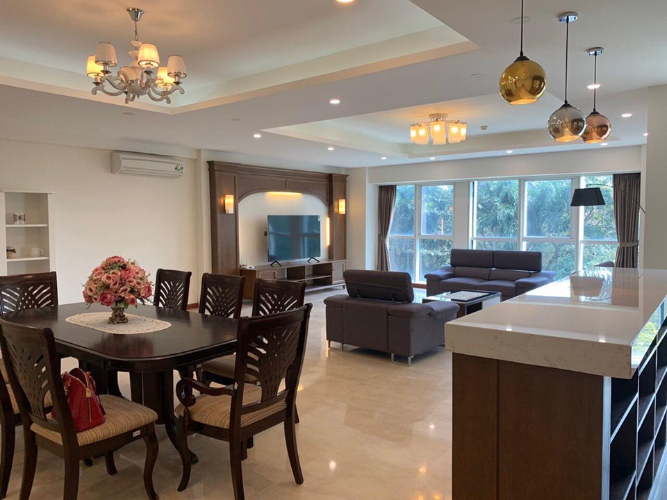 This rental apartment is located on middle floor of L1 tower Ciputra Hanoi, total living area is 267 sqm 5