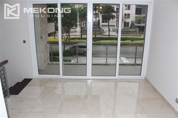Unfurnished and spacious villa with 5 bedrooms and nice view of landscape for rent in Q block, Ciputra Hanoi 18
