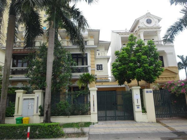 Unfurnished and spacious villa with 5 bedroooms in D block, Ciputra Hanoi