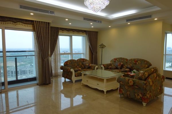 Very large apartment and fully furnished in the Link building