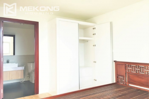 Well furnished apartment with 2 bedrooms for rent in Watermark, Lac Long Quan street, Tay Ho district 4