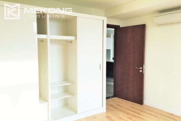 Well furnished apartment with 2 bedrooms for rent in Watermark, Lac Long Quan street, Tay Ho district 6